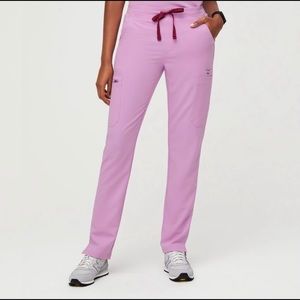 @erinakemi Figs Dusk Yola Petite Skinny Scrub Pants
